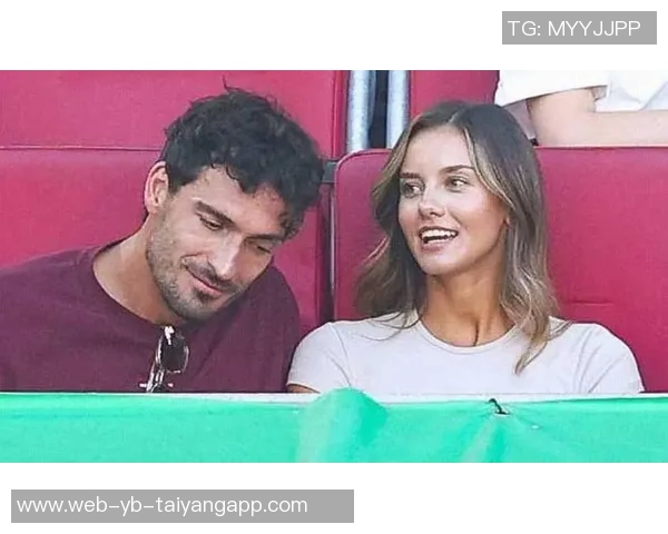 女神对决瓦尔加黑丝魅力无限胡梅尔斯女友展现完美曲线 女神对决瓦尔加黑丝魅力无限胡梅尔斯女友展现完美曲线