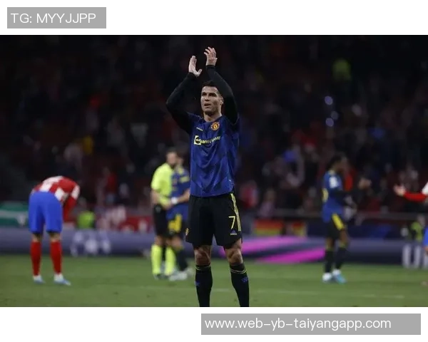 C罗手势暗示遭偷窃或将面临禁赛与罚款处罚